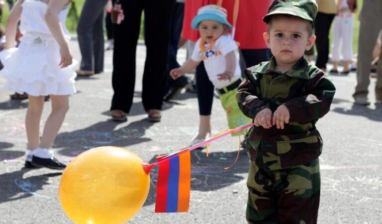 ՇՆՈՐՀԱՎՈՐ ՏՈՆԴ, ՀԱՅԱՍՏԱՆ